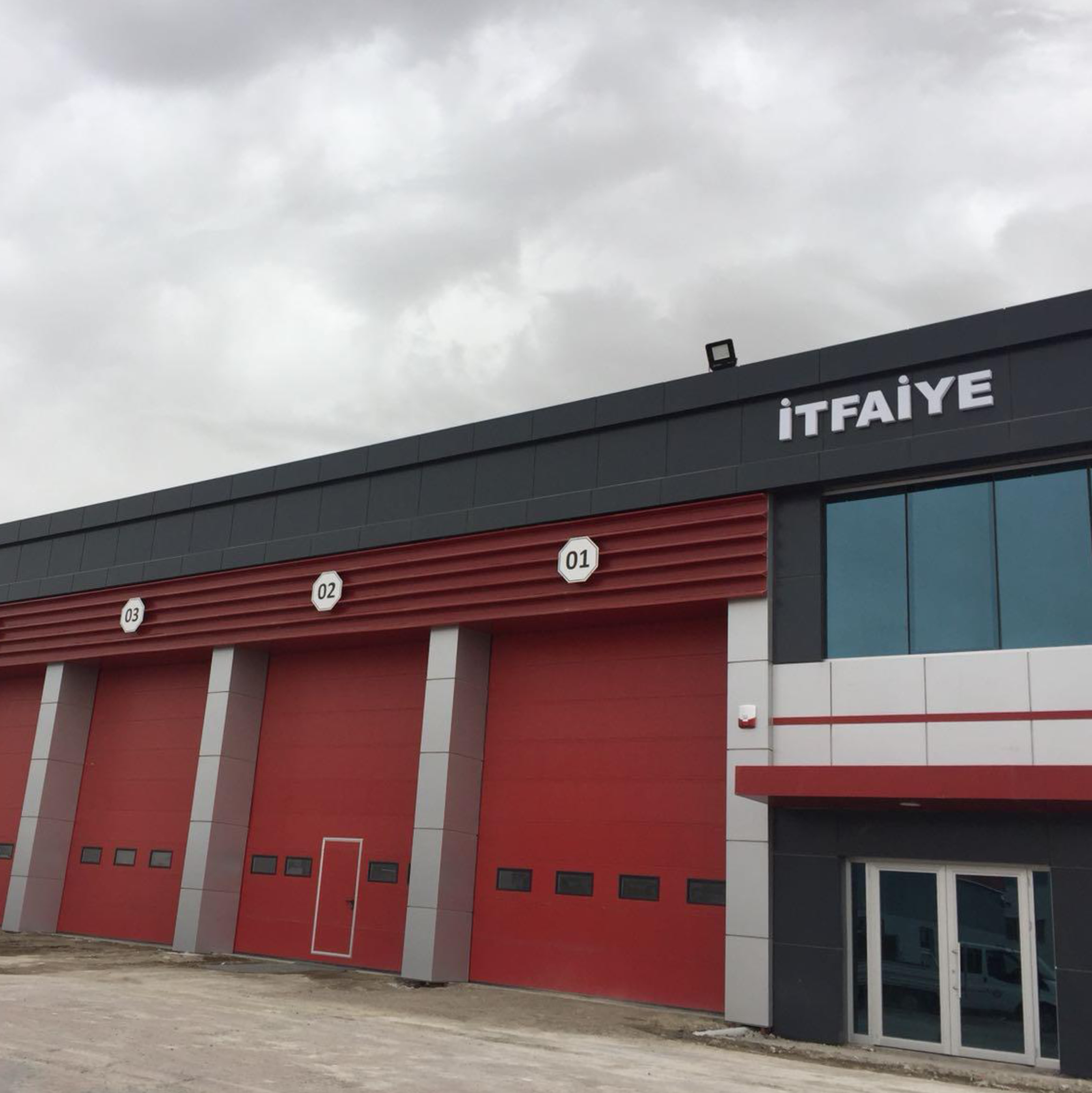 Endüstriyel Kapı Modellerimizin Özellikleri Nelerdir